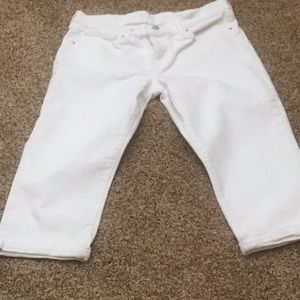 Levi’s white Capri jeans